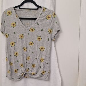 No Boundaries Gray Sunflower Print Short Sleeve Top
